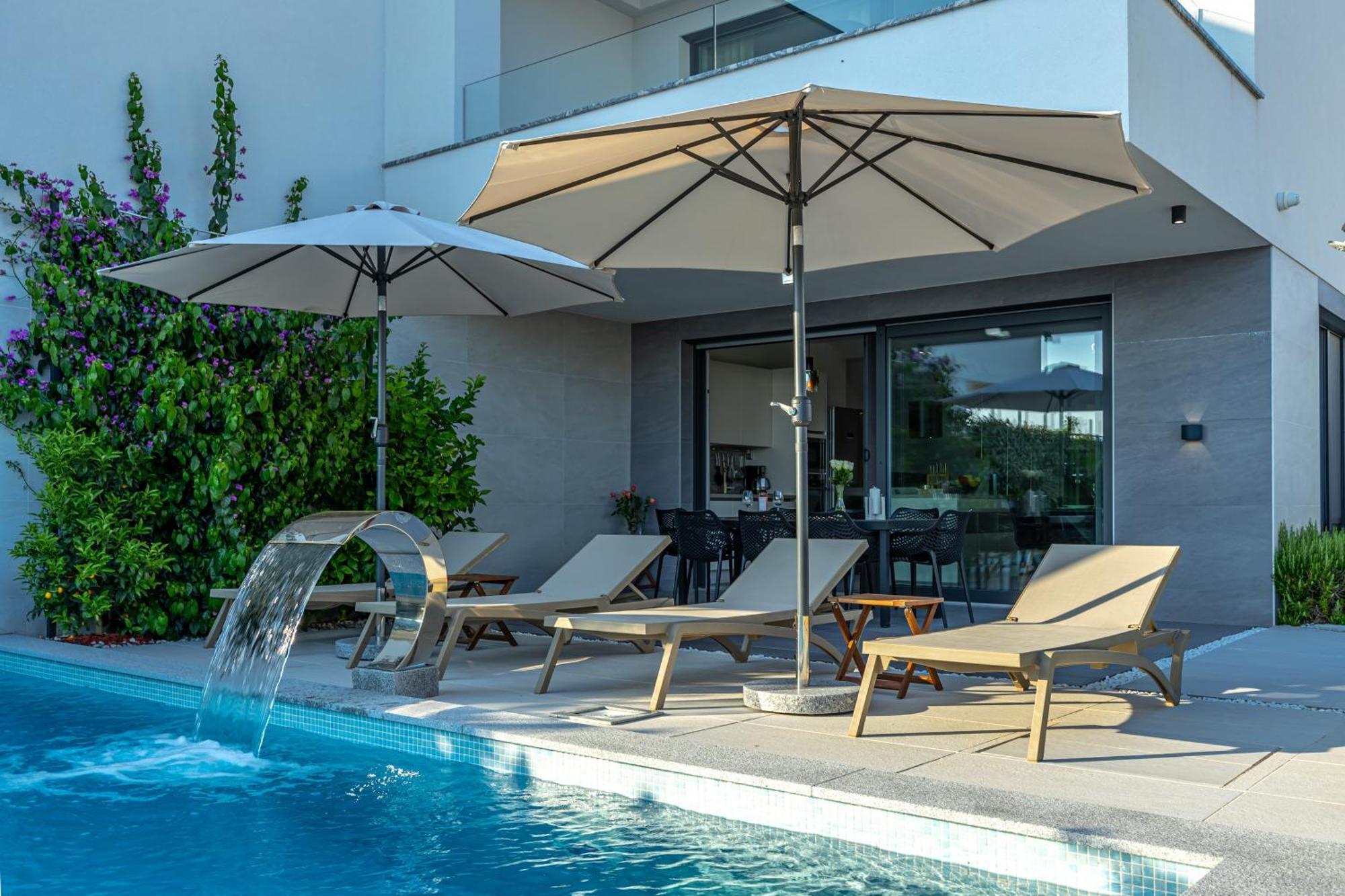 Luxury Villas White Sails ปิเนซิตซี ภายนอก รูปภาพ